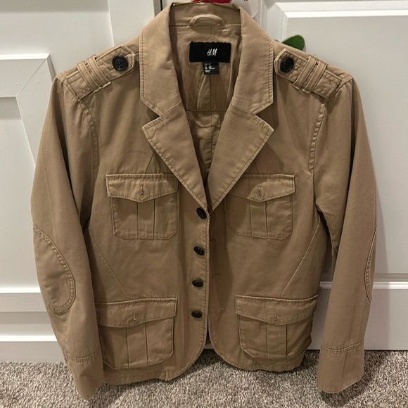 H&M Other - H&M Tan blazer 38 Regular w/ shoulder straps and button (epaulettes)